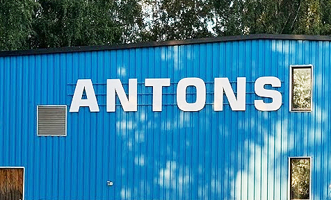 suuret-leikatut-kirjaimet-firmakyltti-ukokyltti Ulkona käytettävät kirjaimet jotka valaistaan ulkoa